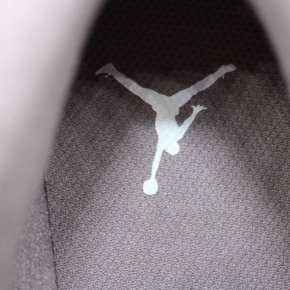 Women's Jordan 1 Mid SE Purple Smoke/White Size 9 - Picture 7 of 11